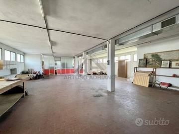 Immobile di 202 m² con 1 locale a Loria