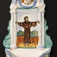 San Francesco – Acquasantiera firmata Deruta