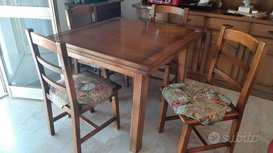 Tavolo 100×100 in legno massiccio