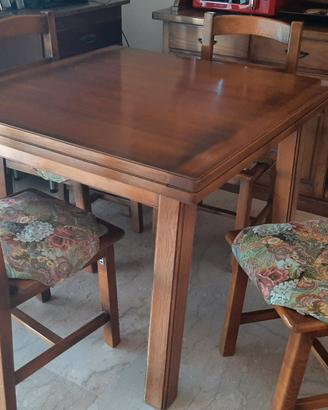 Tavolo 100×100 in legno massiccio