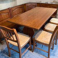 Tavolo in rovere con sedie e cassapanca
