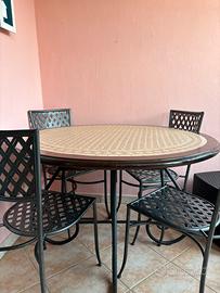 Tavolo mosaico e legno con 4 sedie ferro battuto