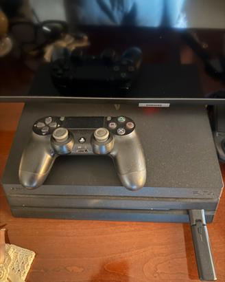 PLAYSTATION 4 PLUS 4 giochi 2 Joystick