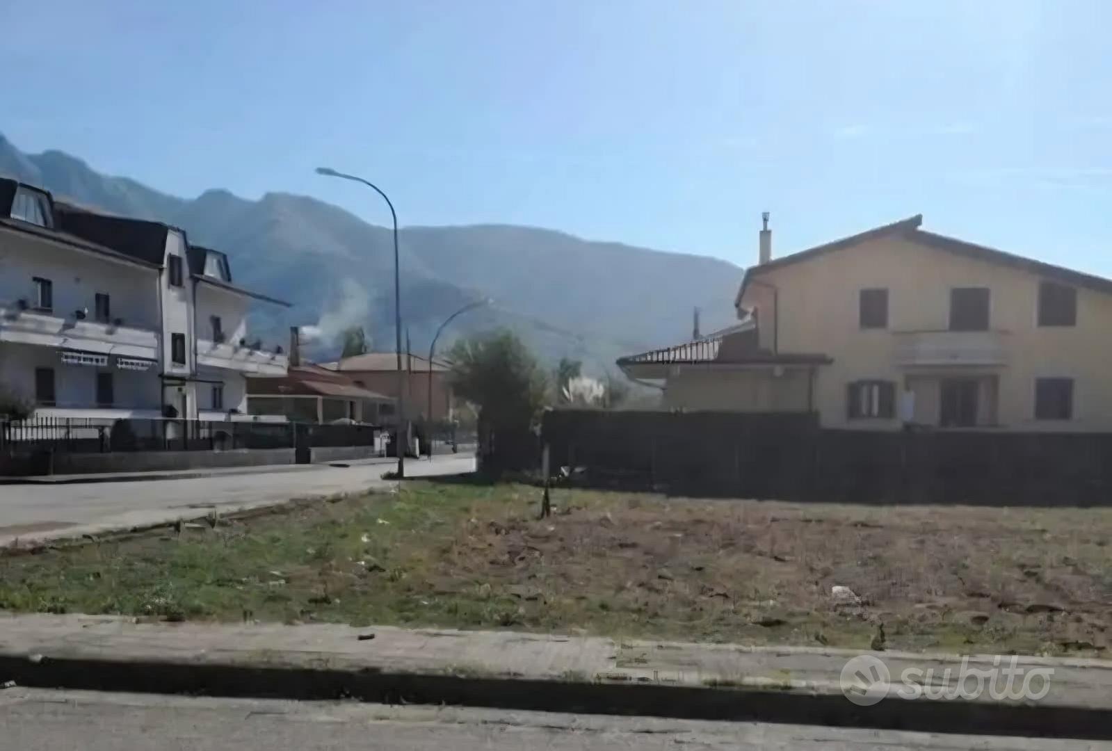 Terreno Edificabile 663mq angolare e pianeggiante - Vista 3