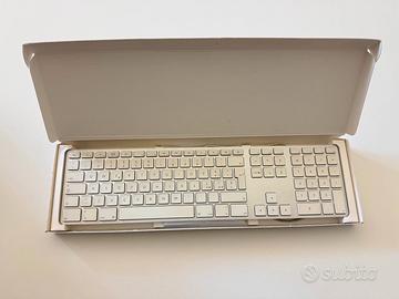 Apple Keyboard A1243 cablata USB con tastierino