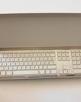 Apple Keyboard A1243 cablata USB con tastierino
