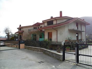 Villa Monteforte Irpino 900mq + 1000mq giardino
