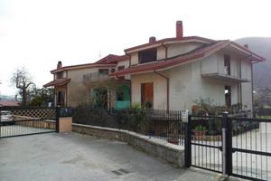 Villa Monteforte Irpino 900mq + 1000mq giardino