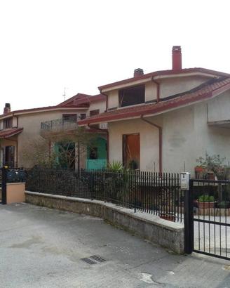Villa Monteforte Irpino 900mq + 1000mq giardino