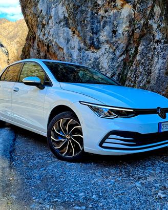 VW GOLF 8- 2.0 TDI - FULL OPT -NEOPATENTATI