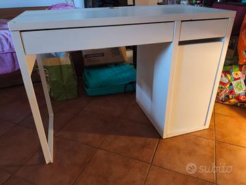 Scrivania bianca ikea Micke