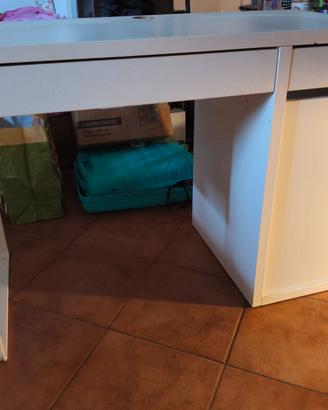 Scrivania bianca ikea Micke