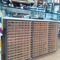 Mobile cassettiera con matassine Anchor mouliné