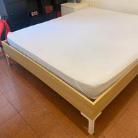 Struttura letto matrimoniale ikea e materasso