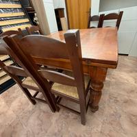 cucina e tavolo cn sedie 