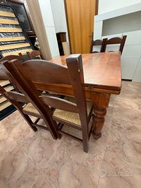 cucina e tavolo cn sedie 