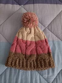 cappello ragazza con pon pon 