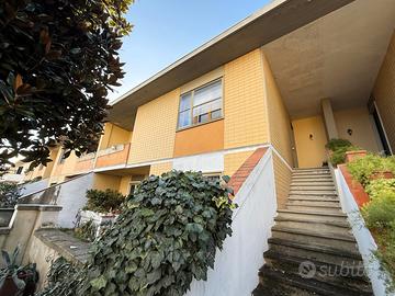 Campi Bisenzio, 5 Vani in Bifamiliare