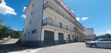 Locali con piazzale - atena lucana scalo- s.s.95