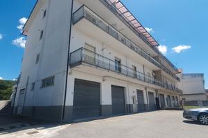 Locali con piazzale - atena lucana scalo- s.s.95