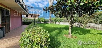 Appartanvilla con 250mq di giardino a Fondachello