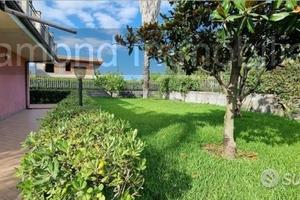 Appartanvilla con 250mq di giardino a Fondachello