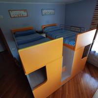 camera soppalco per 3 più scrivania e comodini