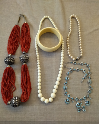 4 collane, bracciale e cristallo