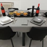 Tavolo in vetro temperato con 6 sedie