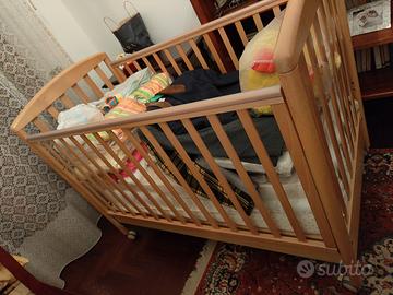 lettino con materasso pali