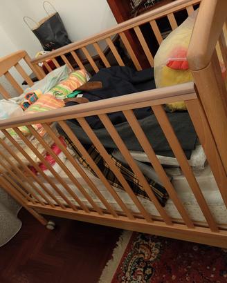 lettino con materasso pali