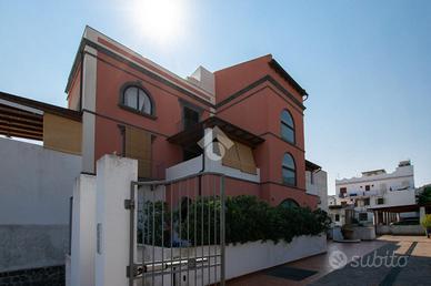2 LOCALI A LIPARI