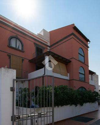2 LOCALI A LIPARI