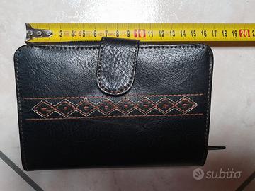 Portafoglio donna in ecopelle-nero