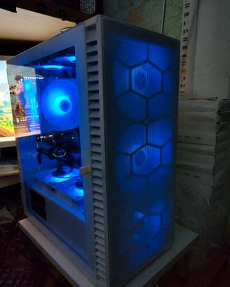 Computer da Gaming RGB bianco. 