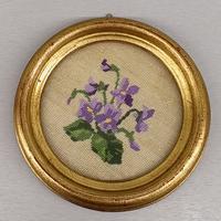 Quadretto ovale ricamo fiori viola