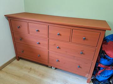 Cassettiera Ikea Hemnes rossa