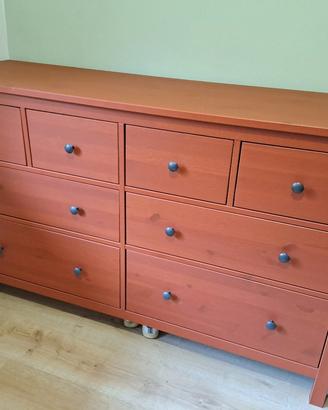 Cassettiera Ikea Hemnes rossa
