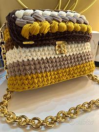 Le borse fatte a mano all'uncinetto