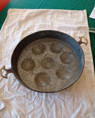 padella in rame da collezione per lumache e uova