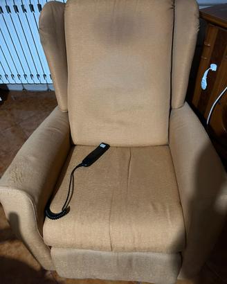 Poltrona reclinabile con telecomando