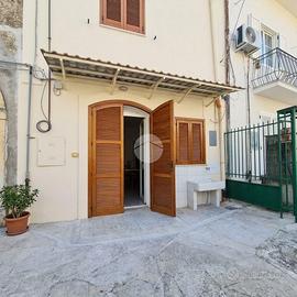 CASA SEMINDIPENDENTE A MONTESARCHIO