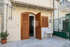 CASA SEMINDIPENDENTE A MONTESARCHIO