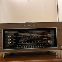 Radio d’epoca con giradischi anni 50 Magnadyne