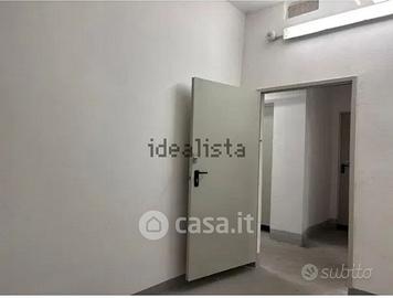 Cantina finestrata in perfette condizioni