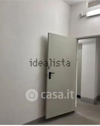 Cantina finestrata in perfette condizioni