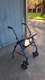 Deambulatore per anziani per la casa