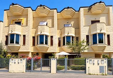 VILLA A SCHIERA A CREMONA