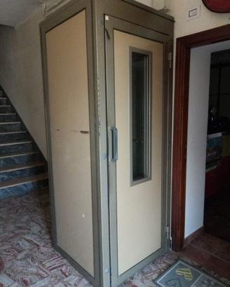 Cabina telefonica anni '60