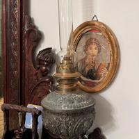 Lampada ad olio antica in ferro battuto